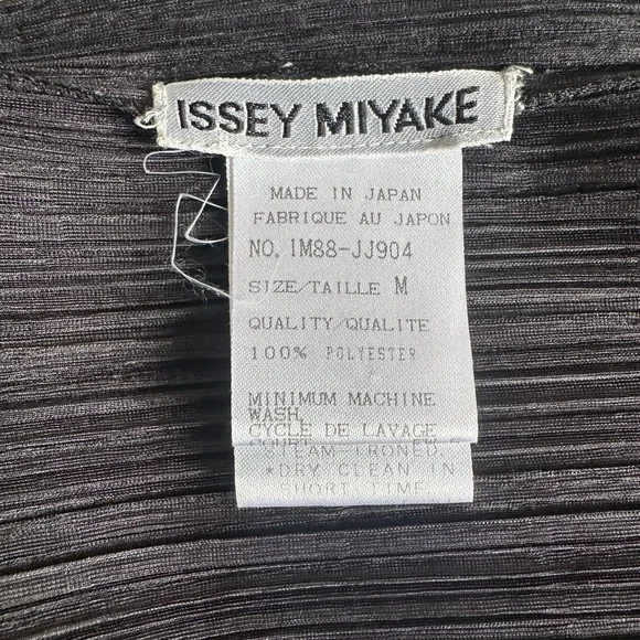 Issey Miyake sleeveless shirt - Picture 2 of 2